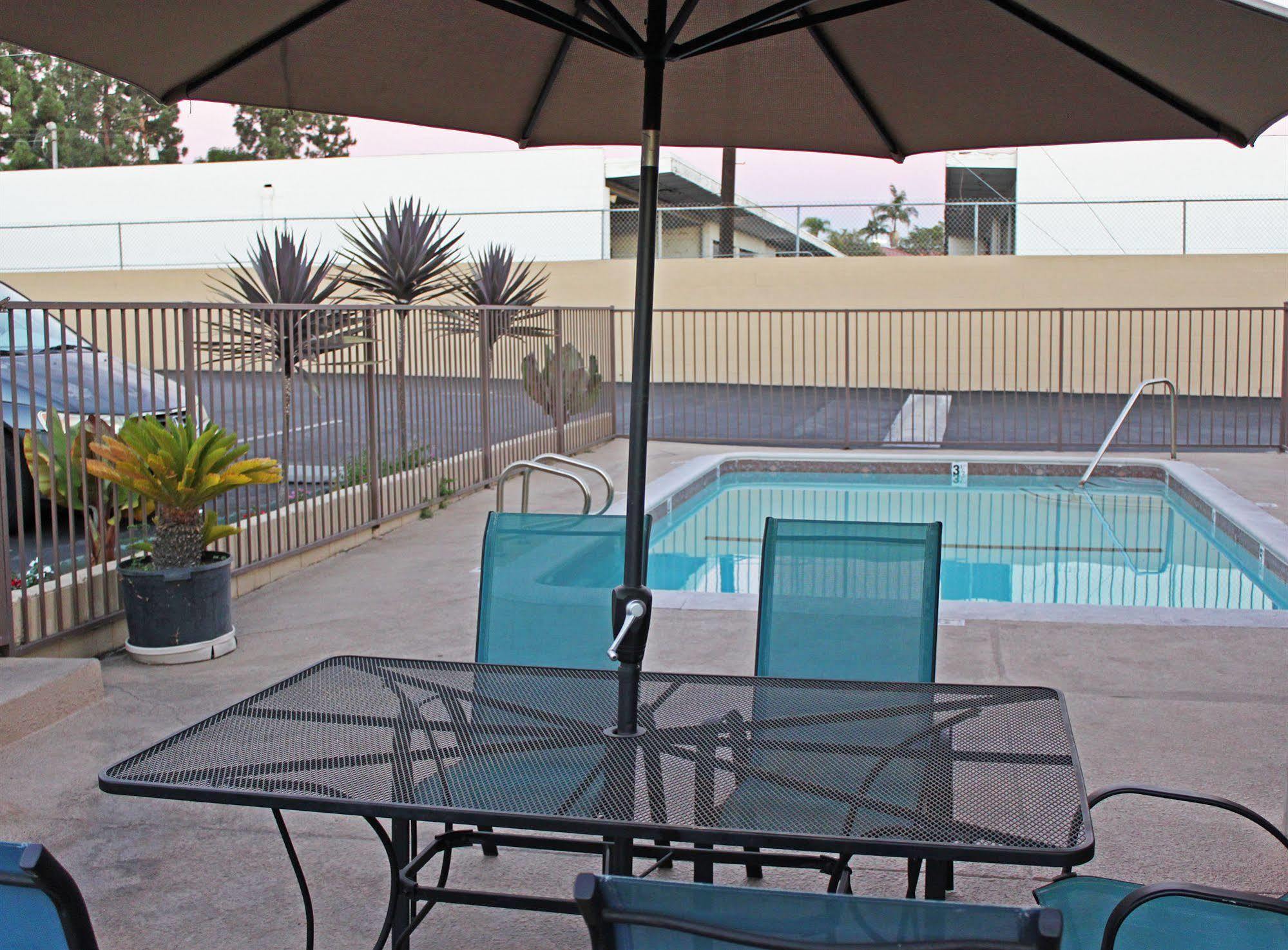 Friendly Hills Inn Whittier Extérieur photo