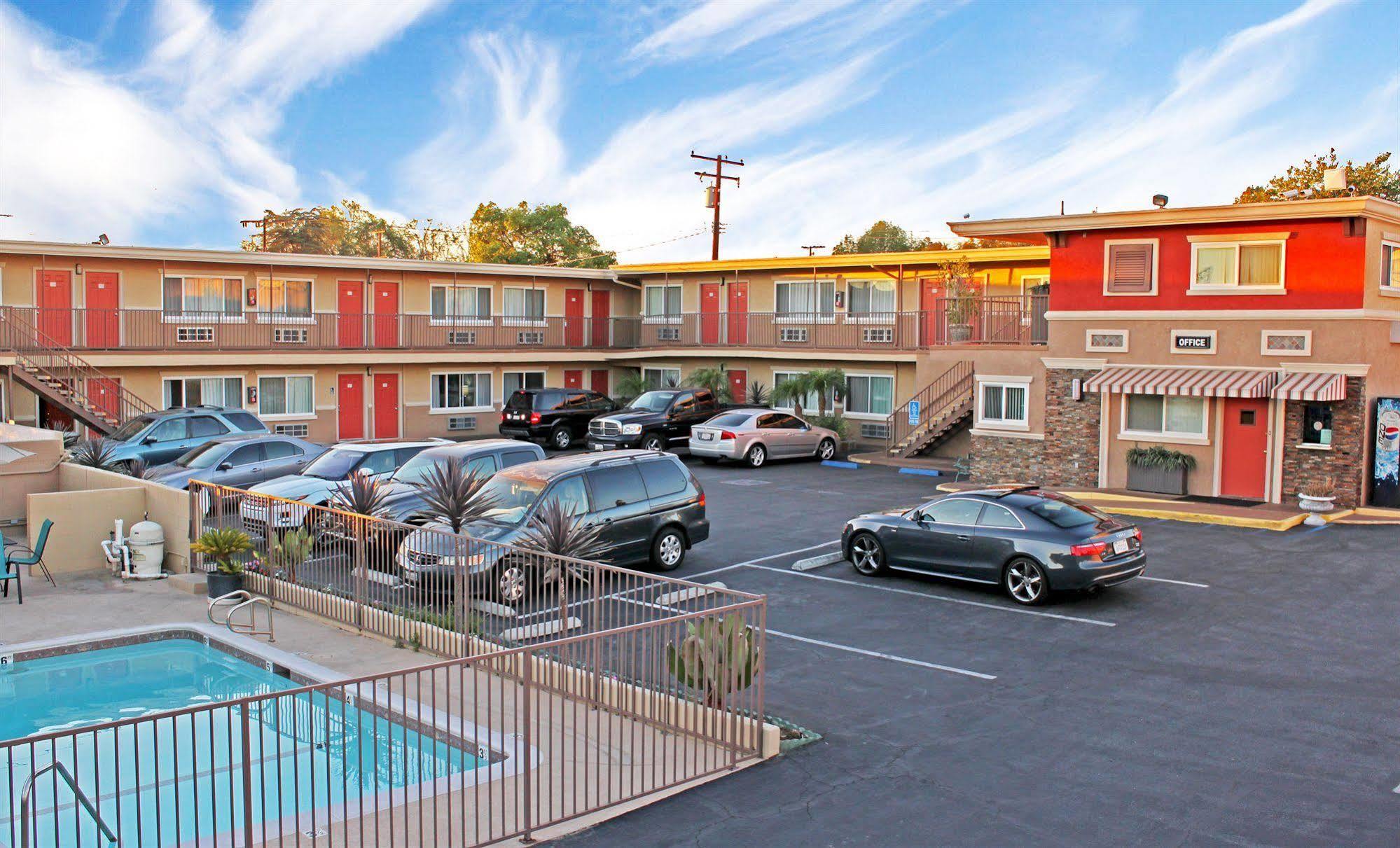 Friendly Hills Inn Whittier Extérieur photo
